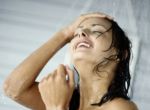 Контрастный душ восстановит красоту кожи после родов